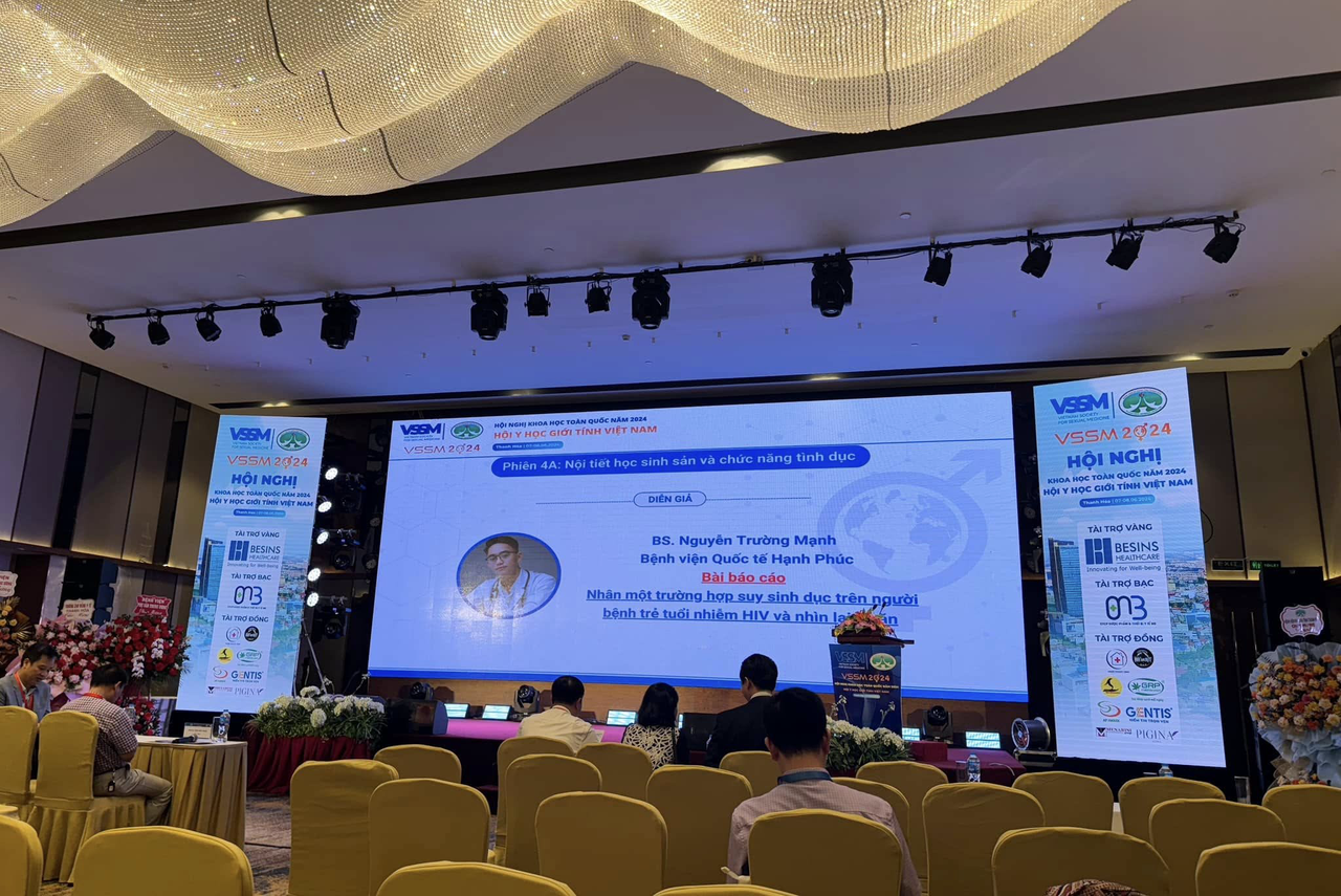 BS Mạnh chia sẻ tại Hội nghị Y học Giới tính Việt Nam 2024