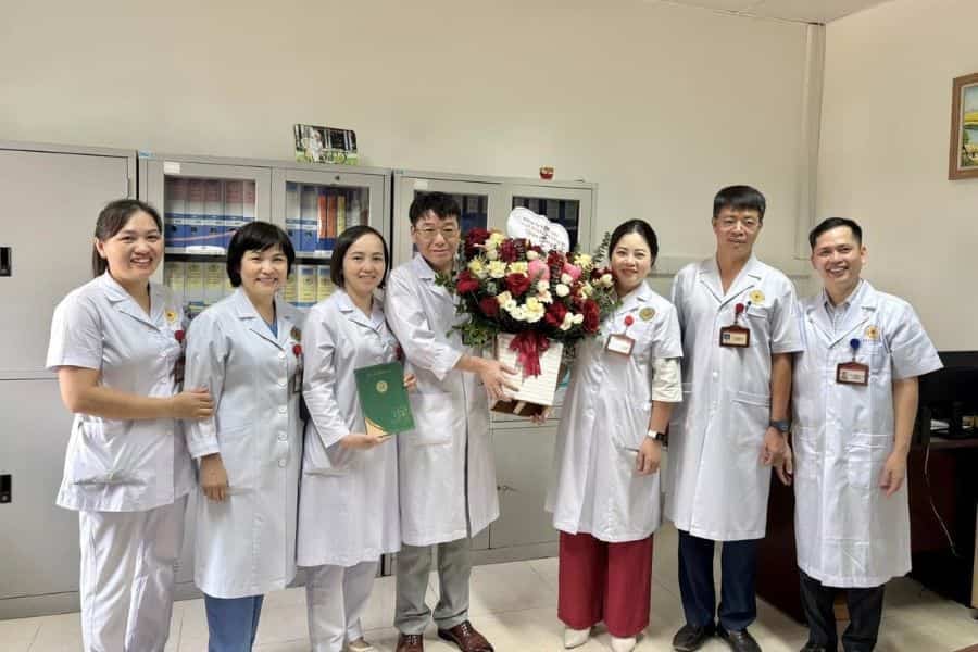 Đội ngũ bác sĩ Bệnh viện Y học cổ truyền Bộ Công an