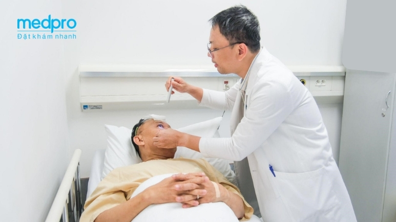 Mổ cườm mắt có nằm viện không